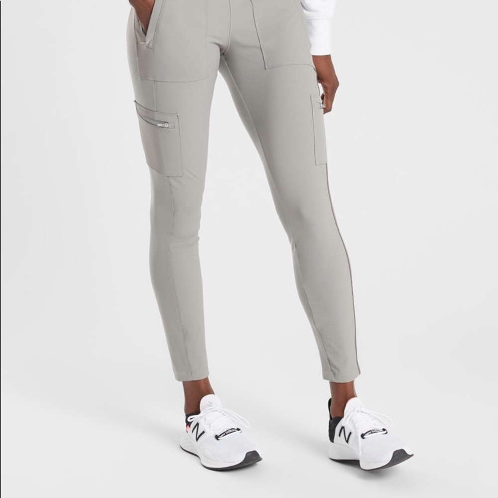 Athleta Headlands Hybrid Cargo Tight asphalt sz 10